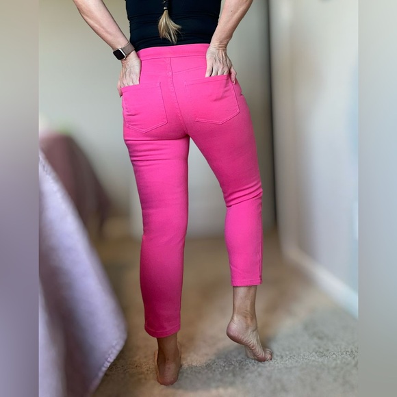 Isaac Mizrahi Vibrant Pink Cropped Pants - Picture 3 of 15